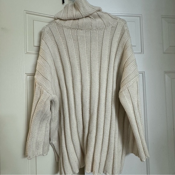 Zara turtleneck - Picture 2 of 4